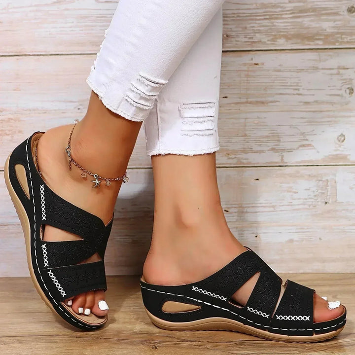 Marta – Ortopediska slip in-sandaler med kilklack