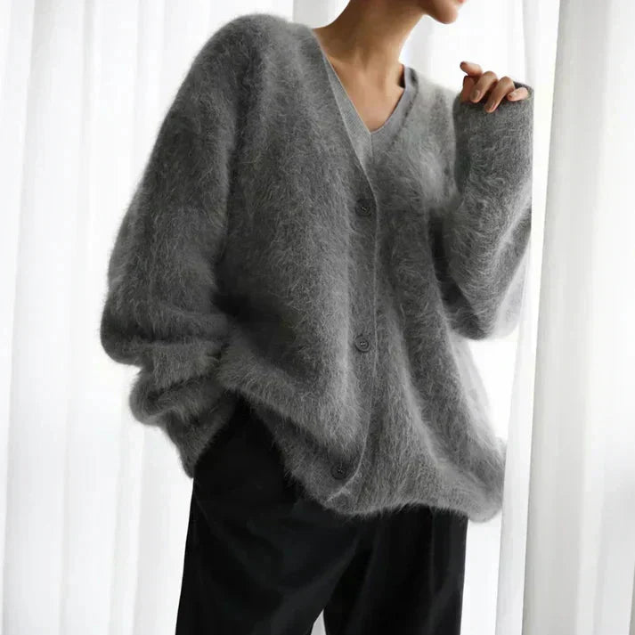 Alfhild – Mjuk oversized kofta med V-ringning