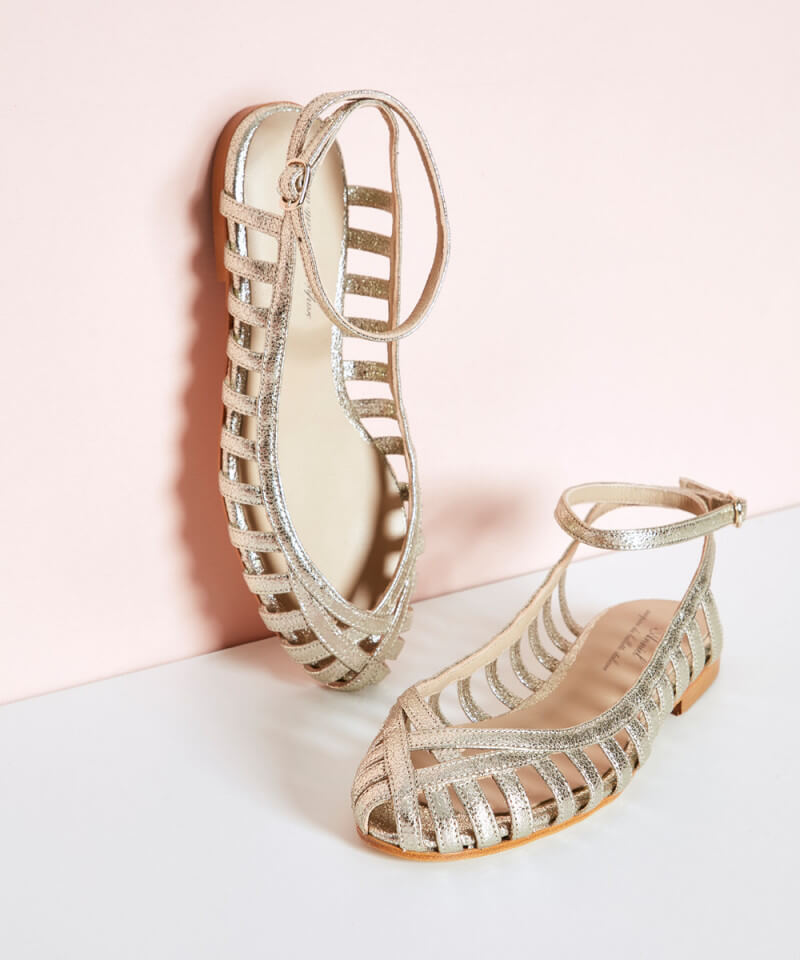 Linnea – Spetsiga sandaler med cut-out och ankelrem