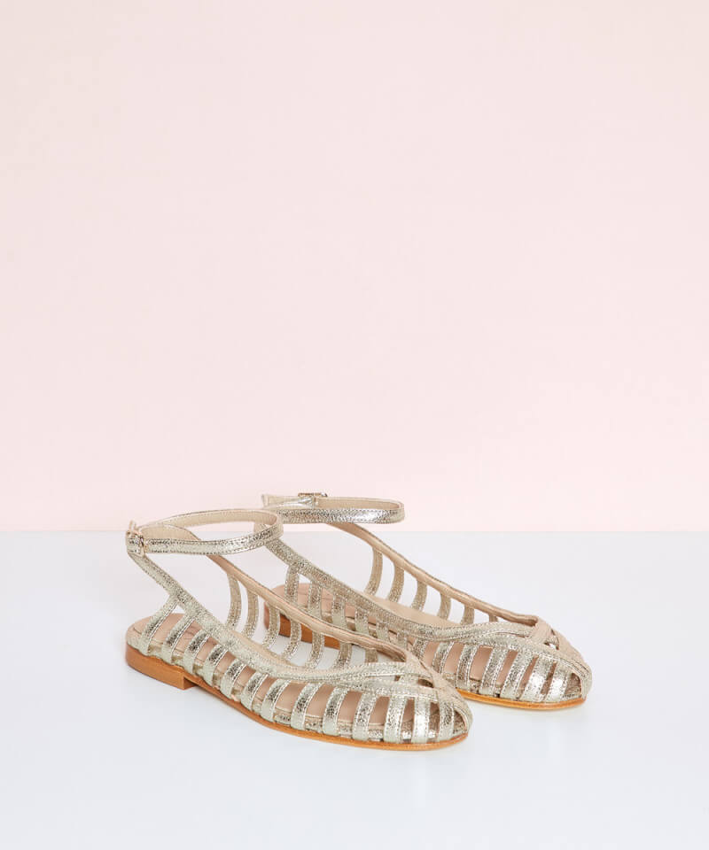 Linnea – Spetsiga sandaler med cut-out och ankelrem