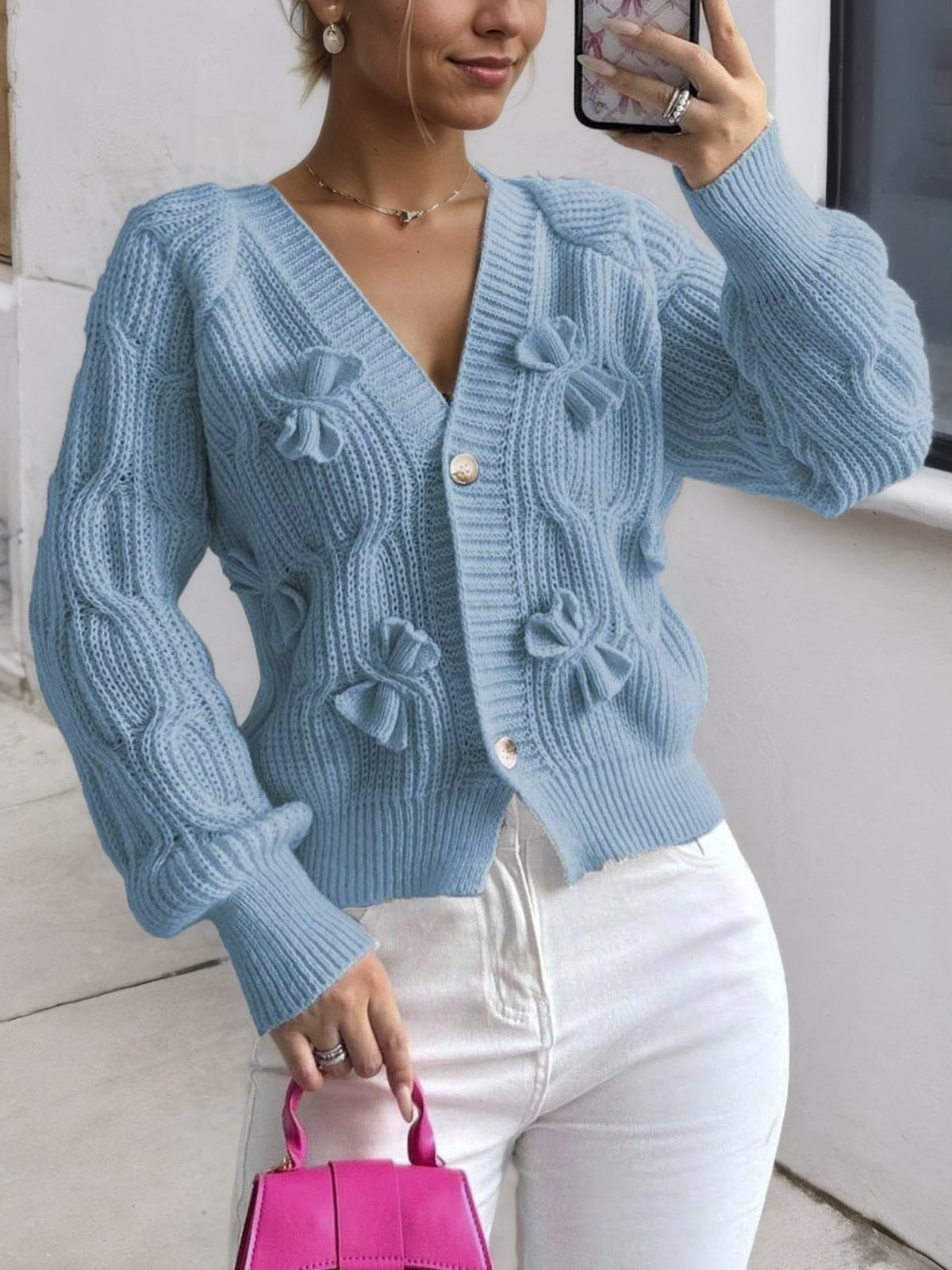 Lilly – Stickad kofta med rosettdetaljer
