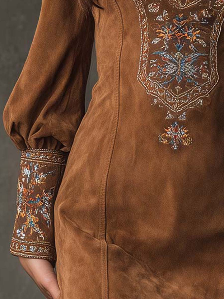Agneta – Miniklänning i mocka med broderi