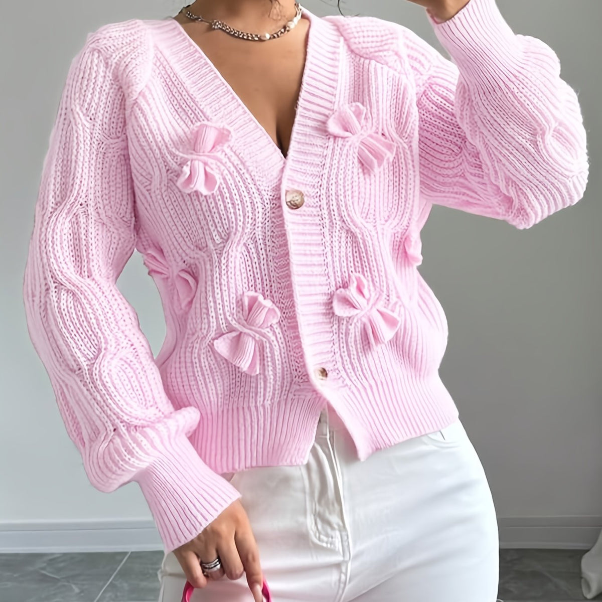 Lilly – Stickad kofta med rosettdetaljer