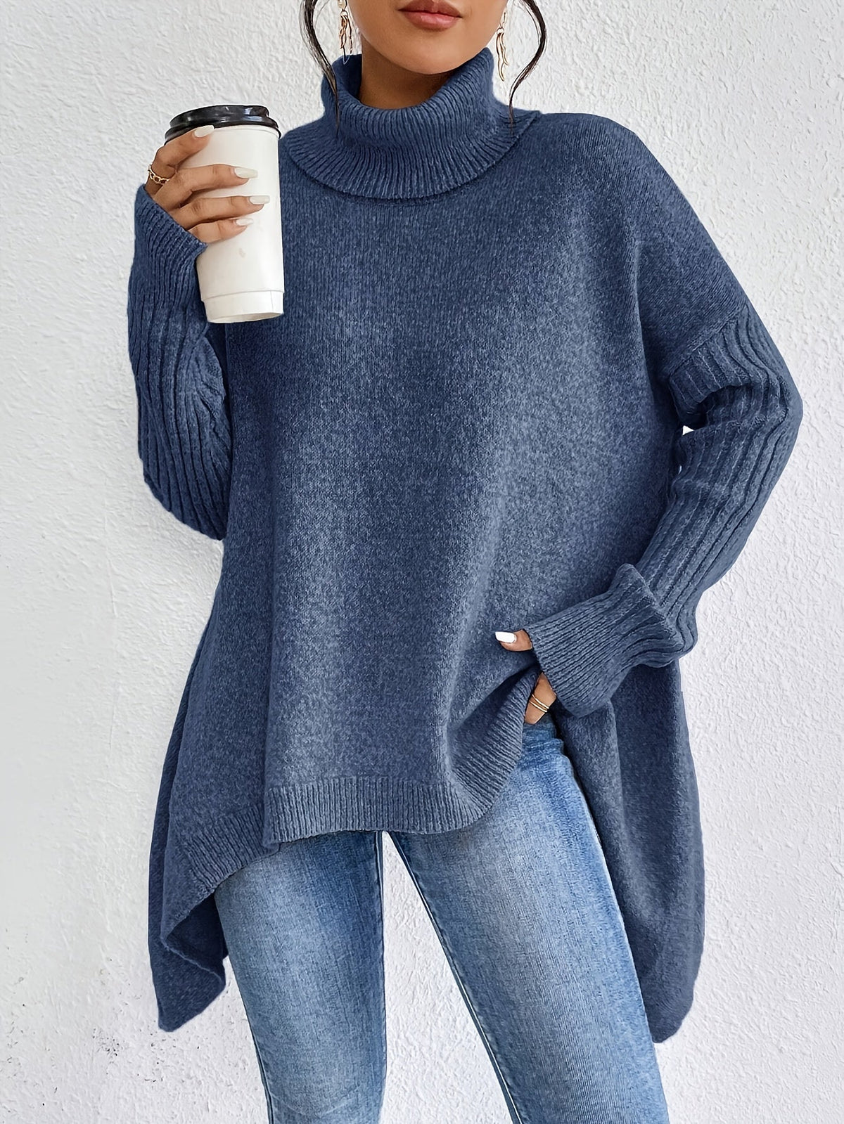 Elva – Oversized polotröja med asymmetrisk kant