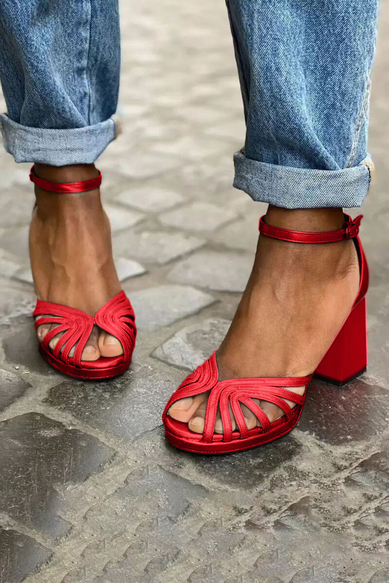 Inga – Klacksandal med peep toe och ankelbandet