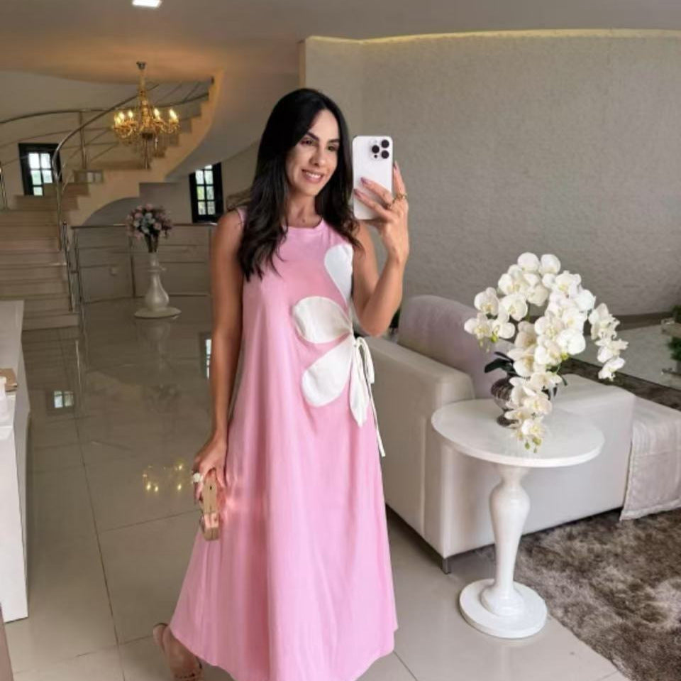 Louise – Ärmlös maxiklänning med blomapplikation