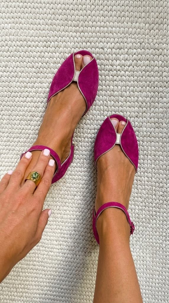 Kerstin – Mockasandal med peep toe och ankelband