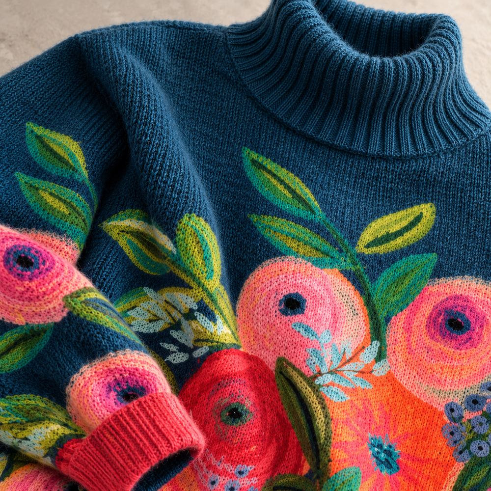 Nanny – Stickad polotröja med blomstermönster