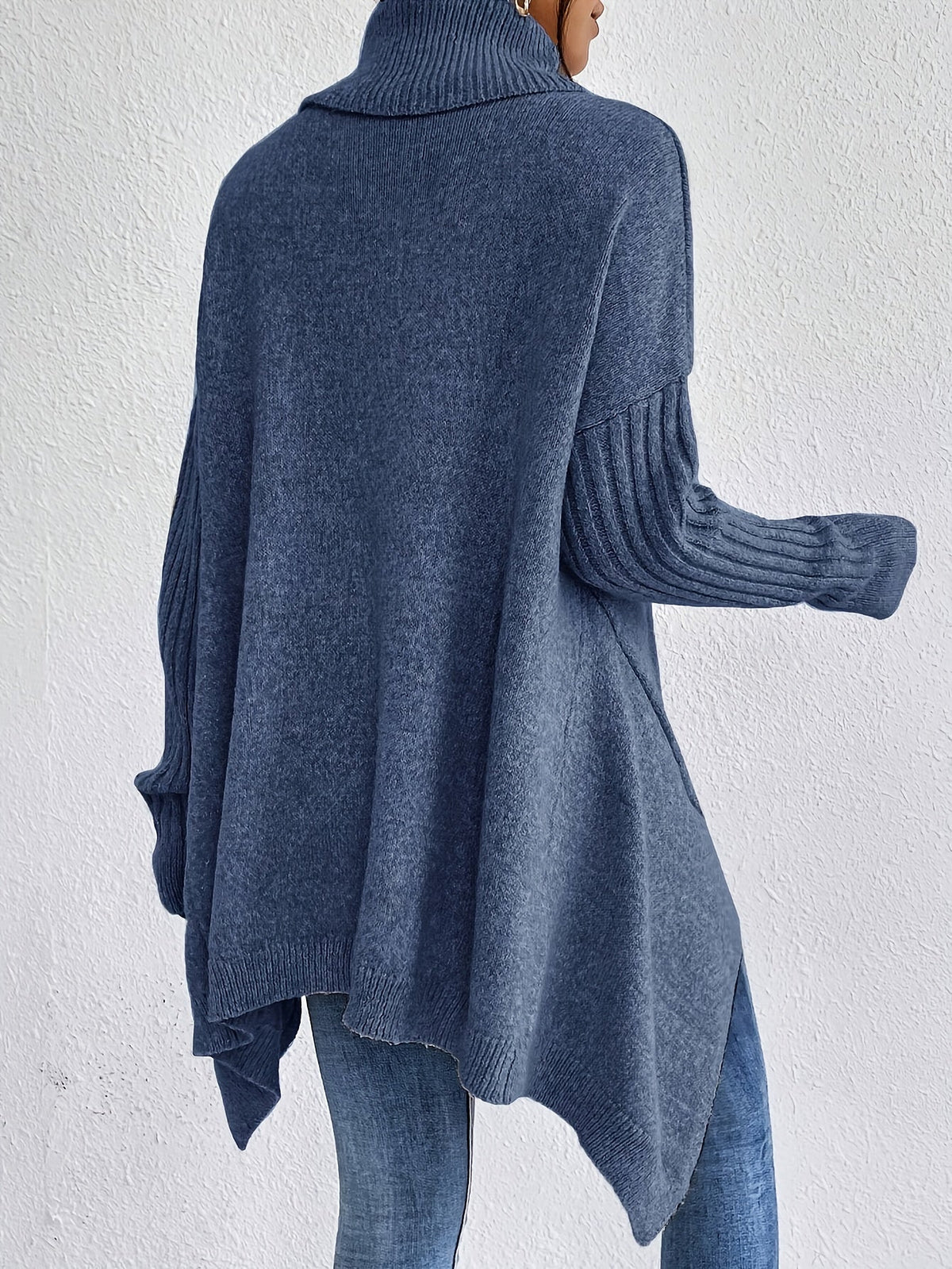 Elva – Oversized polotröja med asymmetrisk kant