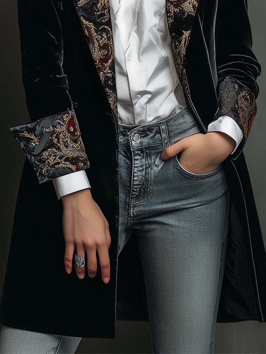 Lilian – Lång sammetsblazer med barockbroderade detaljer
