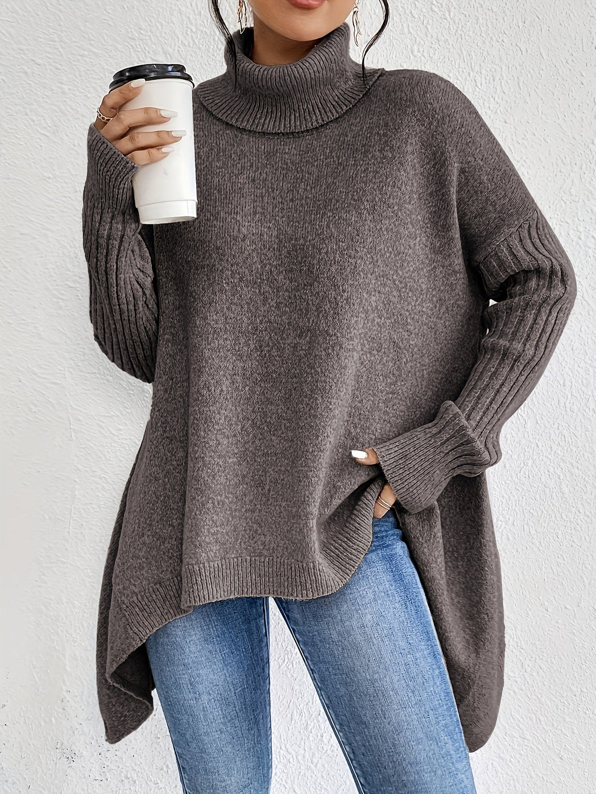 Elva – Oversized polotröja med asymmetrisk kant
