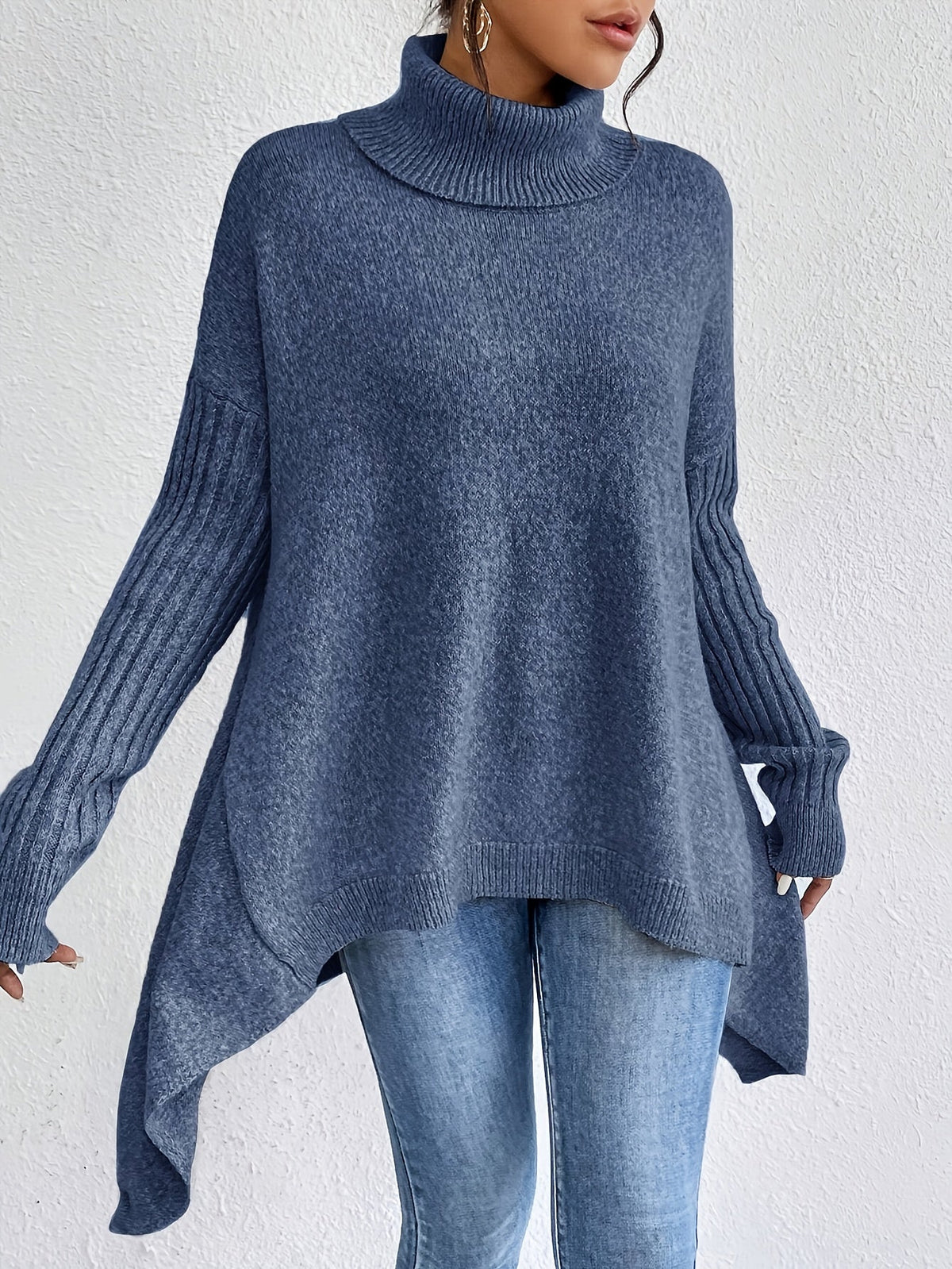 Elva – Oversized polotröja med asymmetrisk kant
