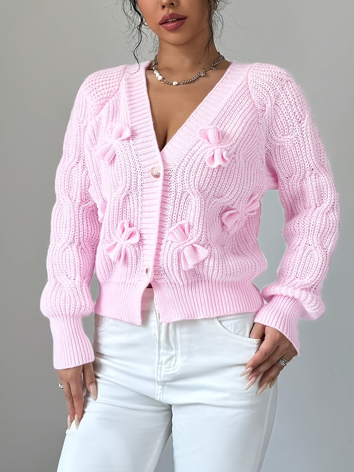Lilly – Stickad kofta med rosettdetaljer