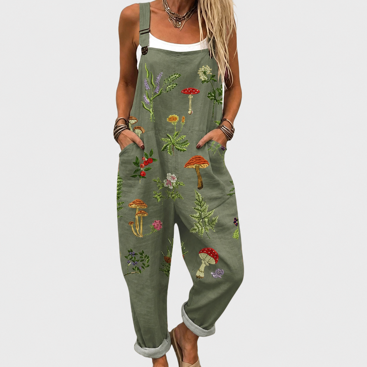 Elsa – Hängseldress med botaniskt mönster