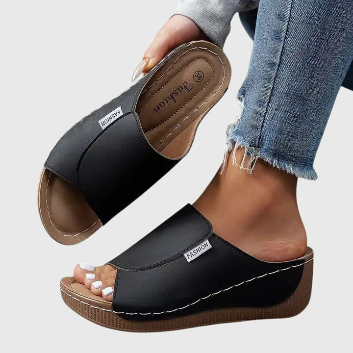 Josefin – Ortopediska kilklackade sandaler