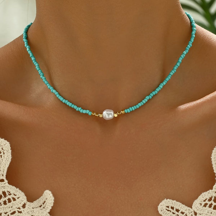 Ragnhild – Pärlhalsband med pärldetalj i pärlor