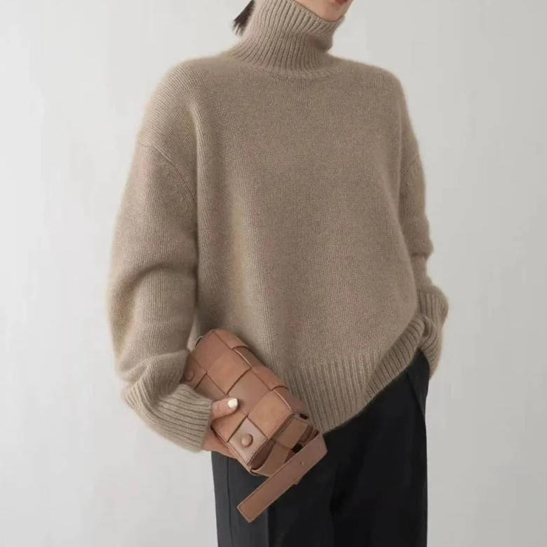 Maja – Oversized polotröja i mjukt stickad kvalitet