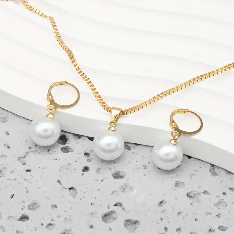 Kerstin – elegant pärlsmyckeset i guld