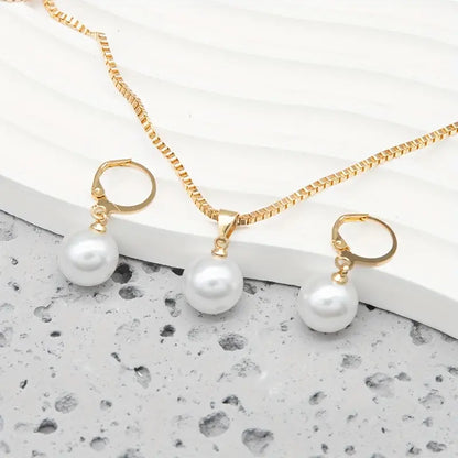 Kerstin – elegant pärlsmyckeset i guld