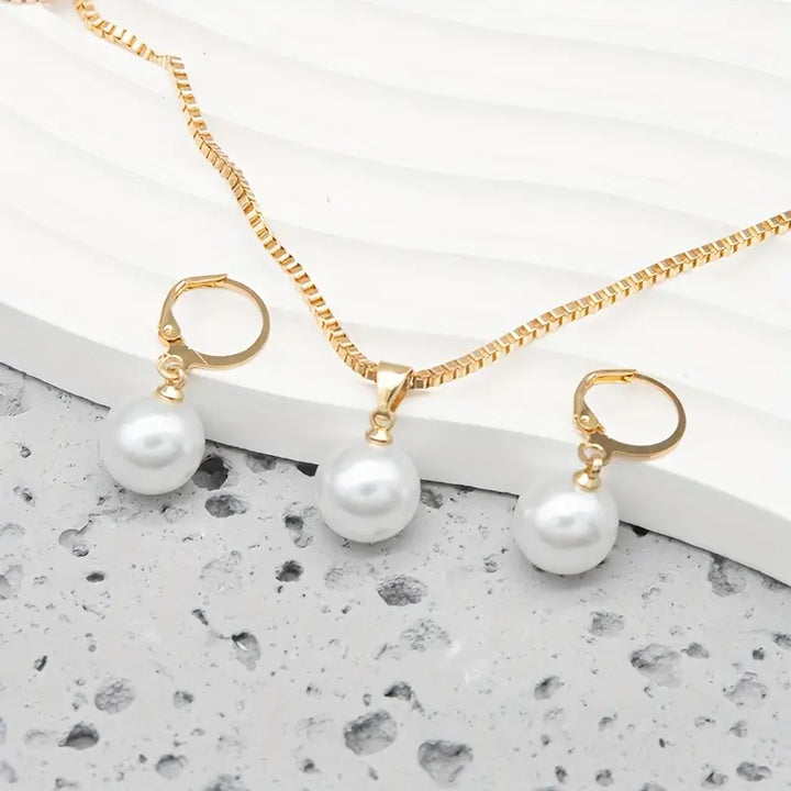 Kerstin – elegant pärlsmyckeset i guld
