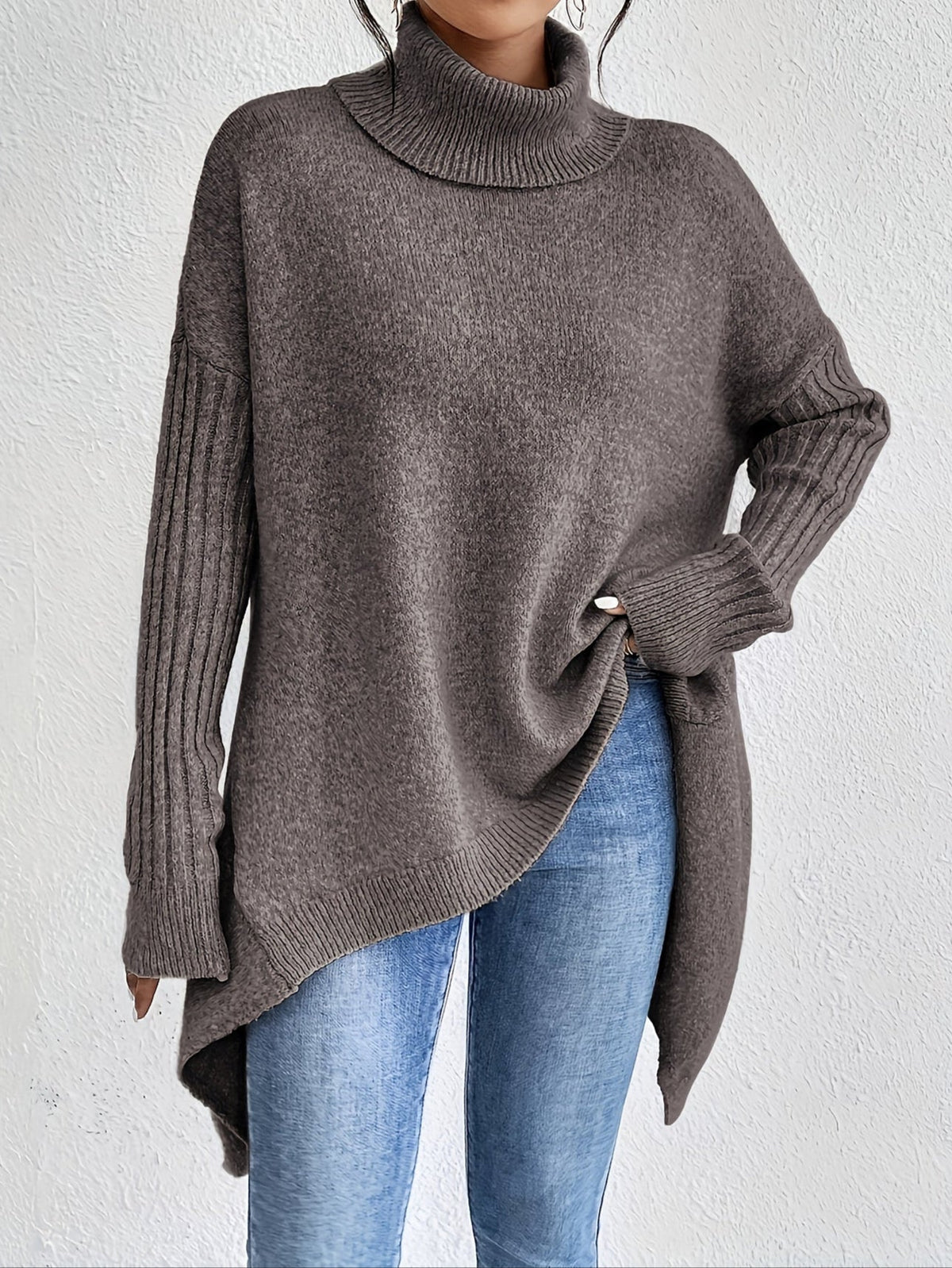 Elva – Oversized polotröja med asymmetrisk kant
