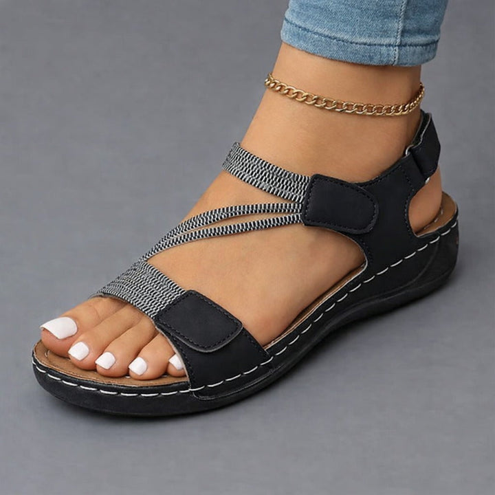 Elsa – Lätta sandaler med korsade remmar