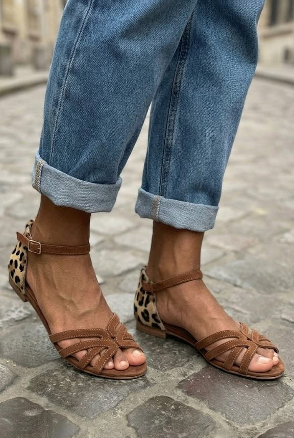 Katarina – Platta sandaler med flätade remmar