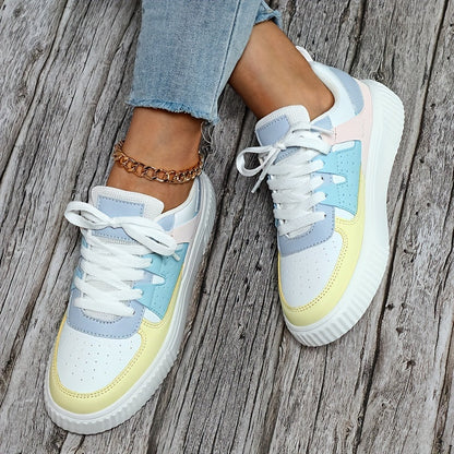 Lotta – Lättviktig sneaker med colorblock-design