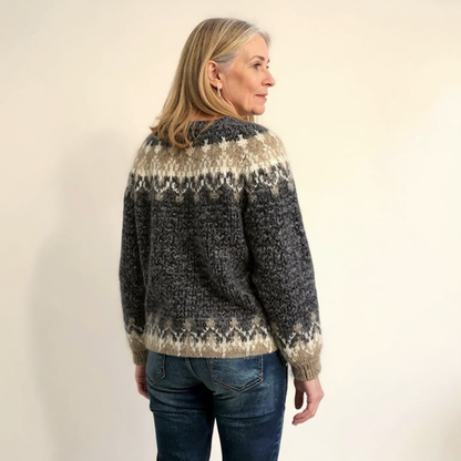 Sanna – Stickad tröja med nordiskt mönster