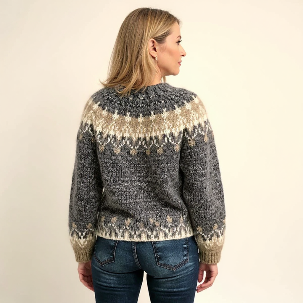 Sanna – Stickad tröja med nordiskt mönster