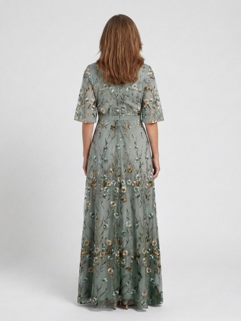 Sonja – Broderad maxiklänning med blomster