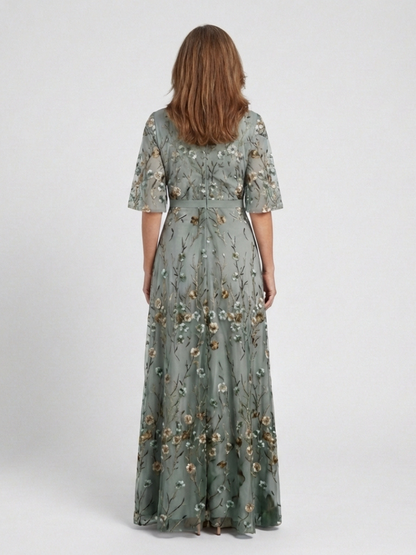 Sonja – Broderad maxiklänning med blomster
