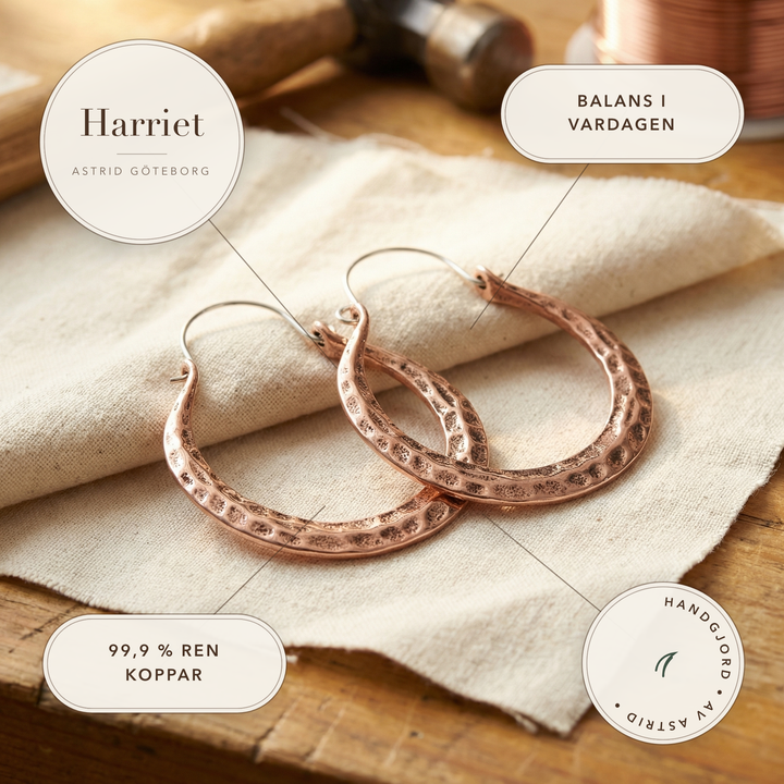 Harriet – Handhamrade hoops i metallring – handgjord av Astrid Göteborg
