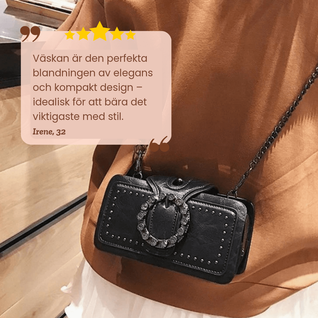 Hedvig – Liten axelväska med nitar och spänne – handgjord av Astrid Göteborg