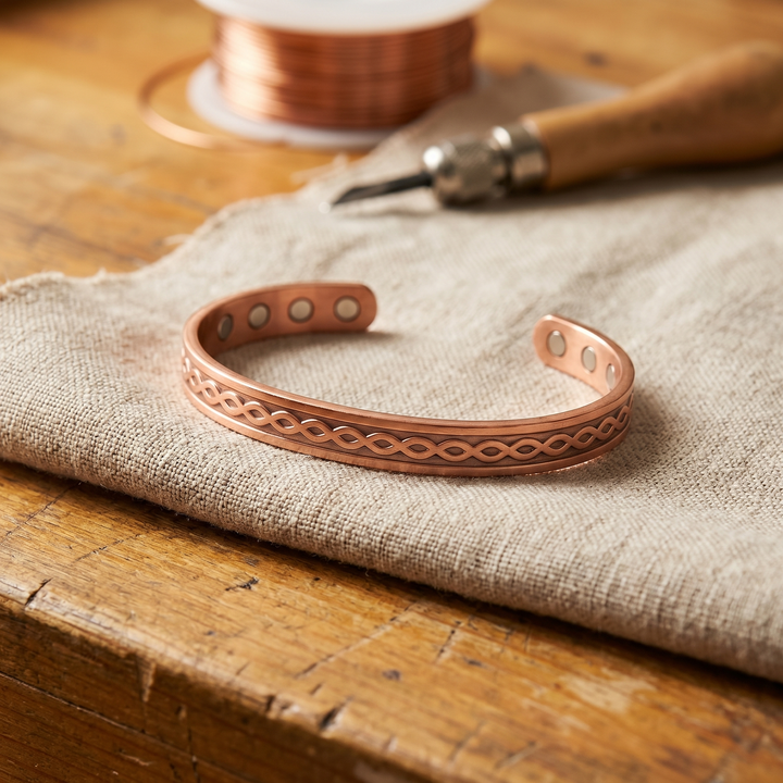 Elisabet – Koppararmband med flätmönster och magneter