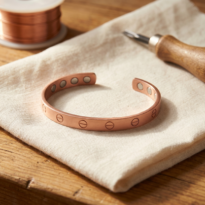 Hanna – Armband med skruvdetaljer