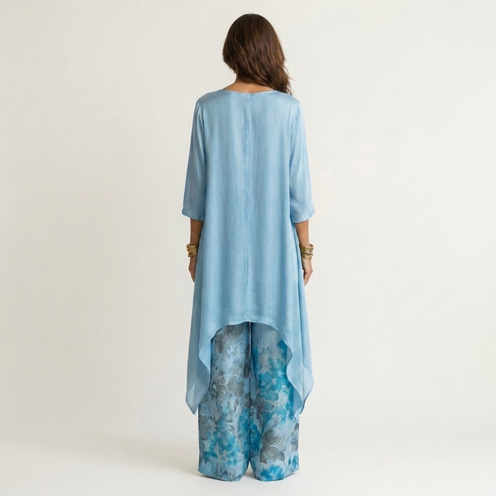 Maud – Asymmetriskt set med blommiga byxor