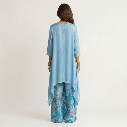 Pernilla – Asymmetriskt set med blommiga byxor