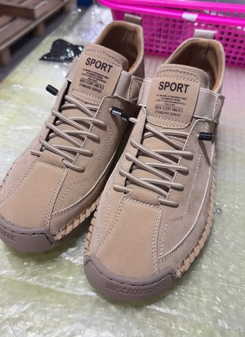 Sigbritt – Snörda sneakers med sportigt uttryck