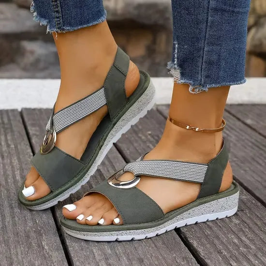 Borghild – Bekväm sandal med metalldetalj
