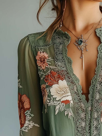 Teresia – Blommig spetsblus med boho-känsla