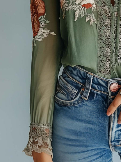 Teresia – Blommig spetsblus med boho-känsla