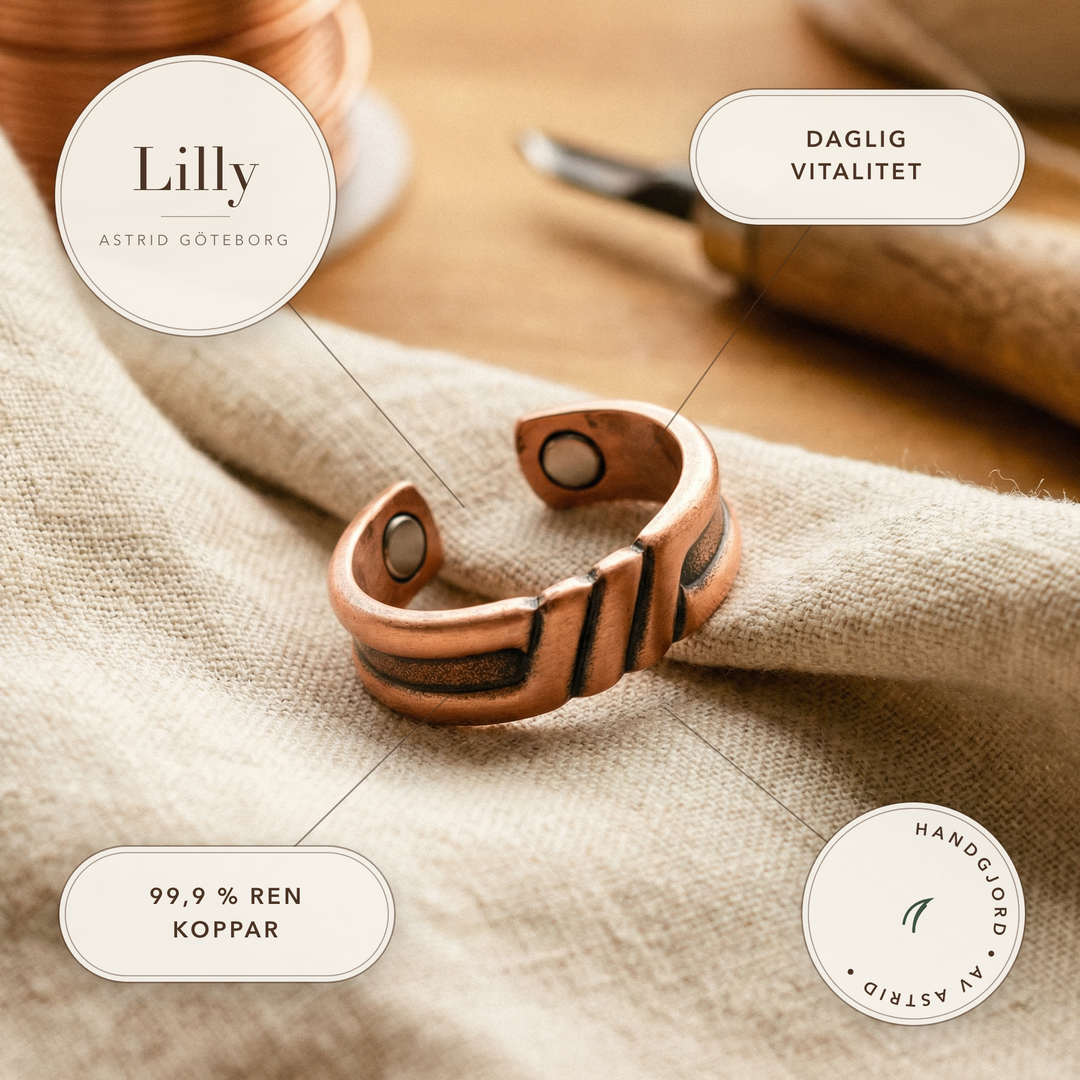 Lilly – Justerbar ring i rent koppar – handgjord av Astrid Göteborg