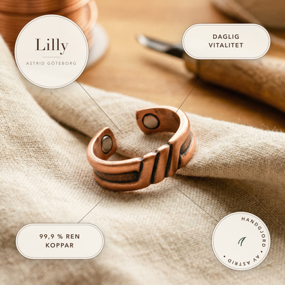 Lilly – Justerbar ring i rent koppar – handgjord av Astrid Göteborg