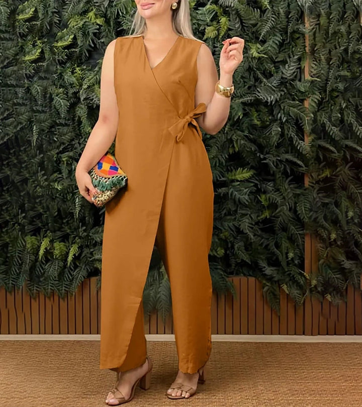 Tindra – Ärmlös jumpsuit med omlottdetalj