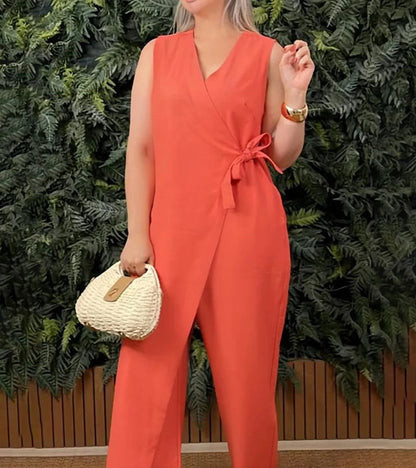 Tindra – Ärmlös jumpsuit med omlottdetalj
