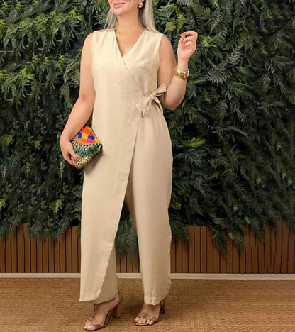 Tindra – Ärmlös jumpsuit med omlottdetalj