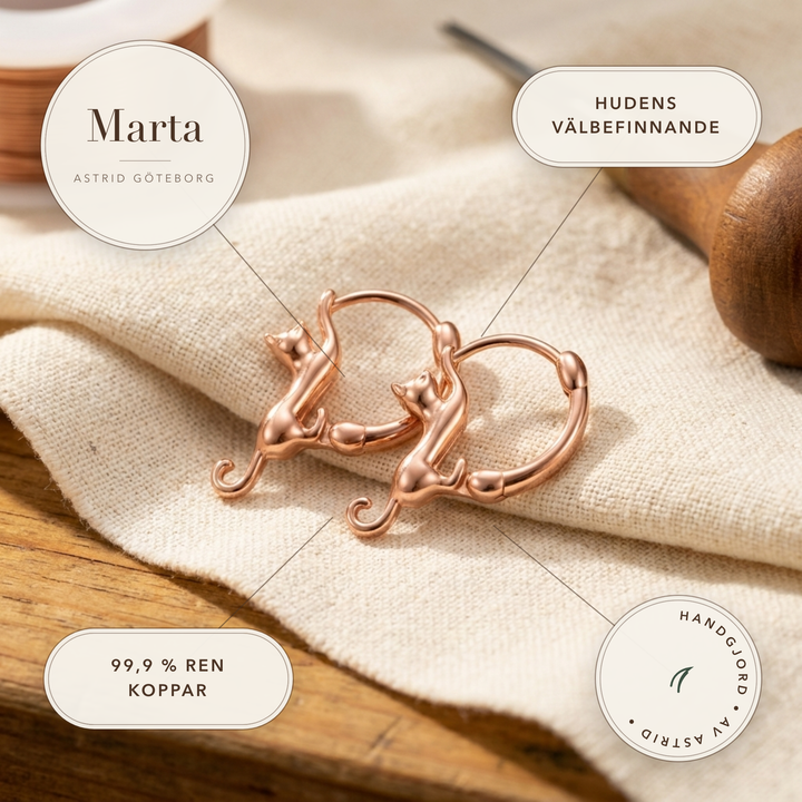 Marta – Ringörhängen med kattmotiv – handgjord av Astrid Göteborg