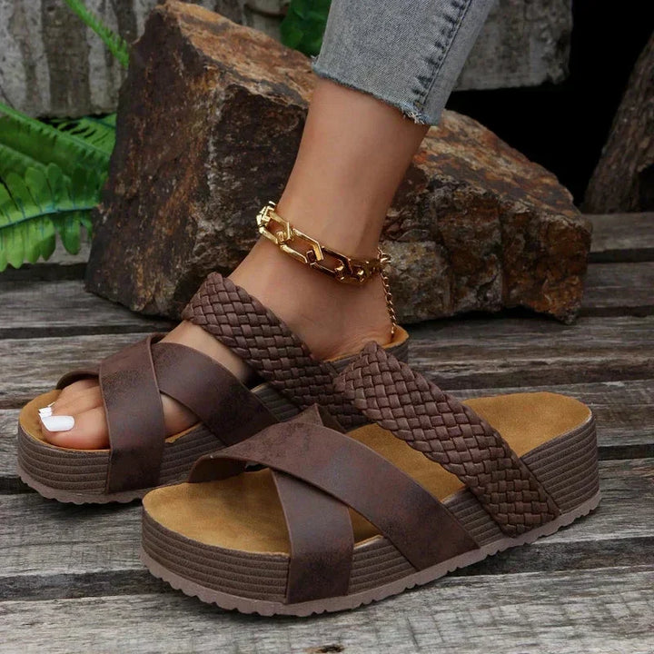 Dagny – Ortopediska sandaler med flätade band
