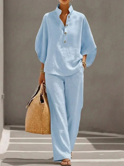 Linda – Byxset med fladdrig blus